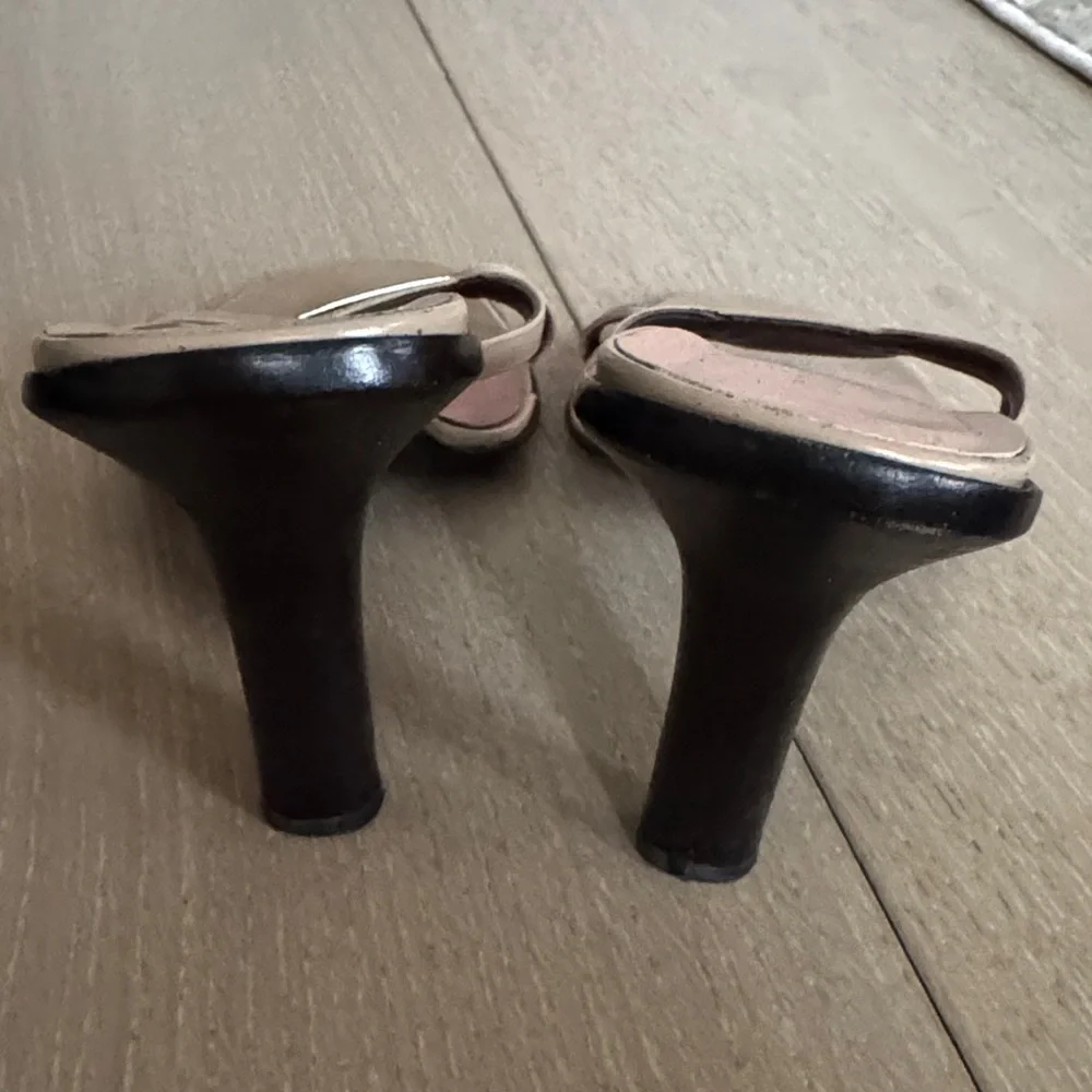 Gucci Beige Leather Double-Strap Slide Sandals with Pink Insole - Picture 4 of 8